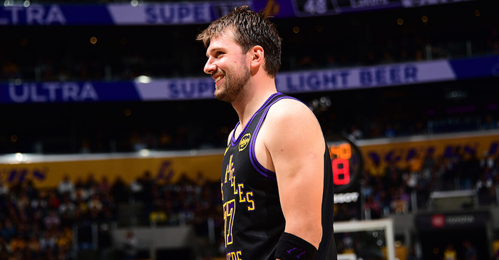 kaiyun-东契奇单场贡献至少40分10助攻且0失误 成为湖人队史首人|北京|奥斯卡-罗伯特森|克利夫兰骑士队|卢卡-东契奇|洛杉矶湖人队_新浪体育_新浪新闻