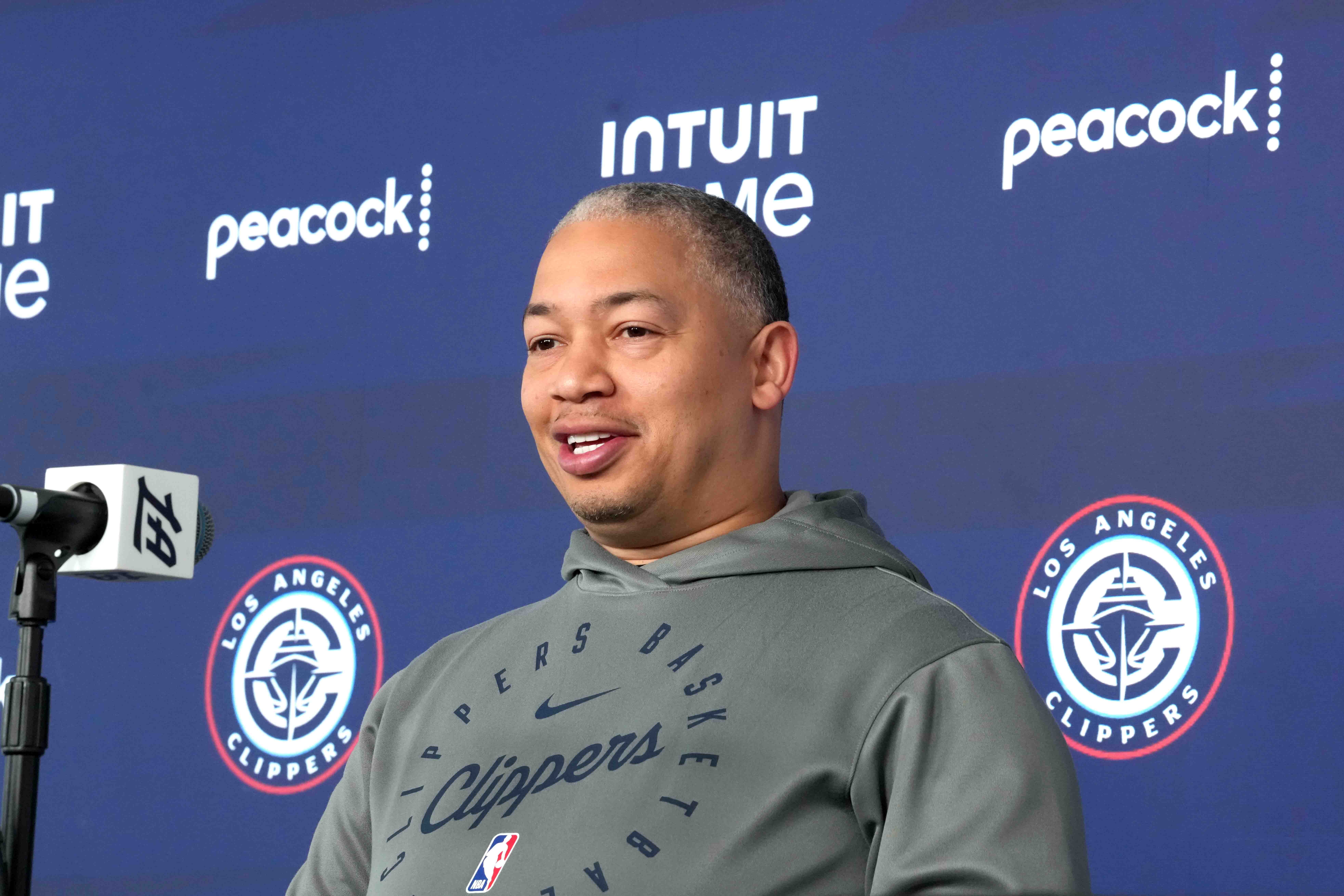 开云APP-35胜17负超额完成目标！卢：对我来说进季后赛是最重要的